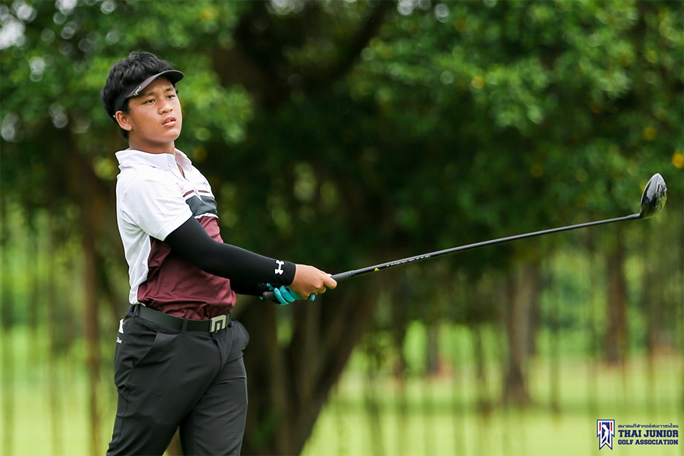 ปัญญาภัทร์ ขันติยู จาก ราชวินิตบางแก้ว สมุทรปราการ ทำวันเดียว 7 อันเดอร์พาร์ รวม 3 วัน ทำสกอร์ 13 อันเดอร์พาร์ แซงคว้าแชมป์ โอเวอร์ออลชาย